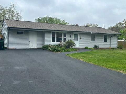 19 Lazywood Ln Swansea MA 02777