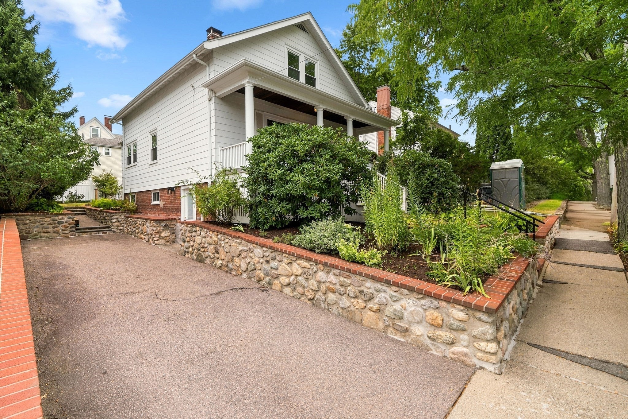 42 Brucewood St