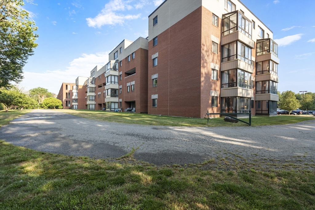 96 Old Colony Ave 168