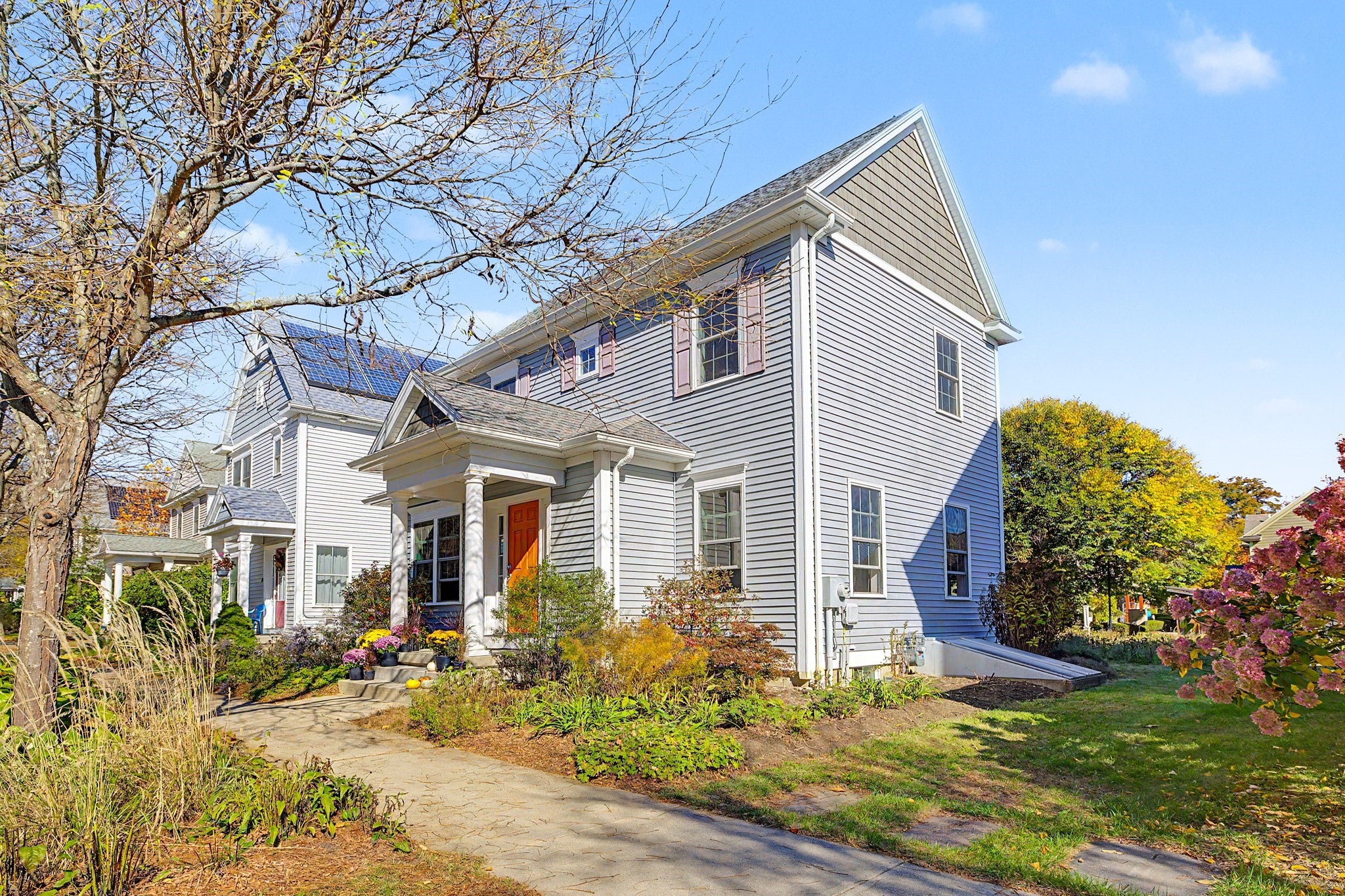 99 Moser St
