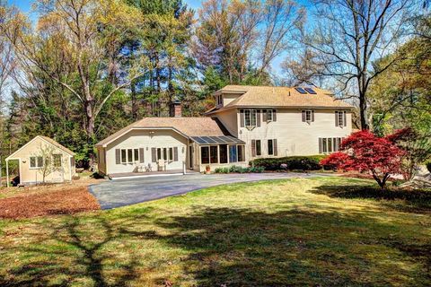55 Hall Rd Chelmsford MA 01824