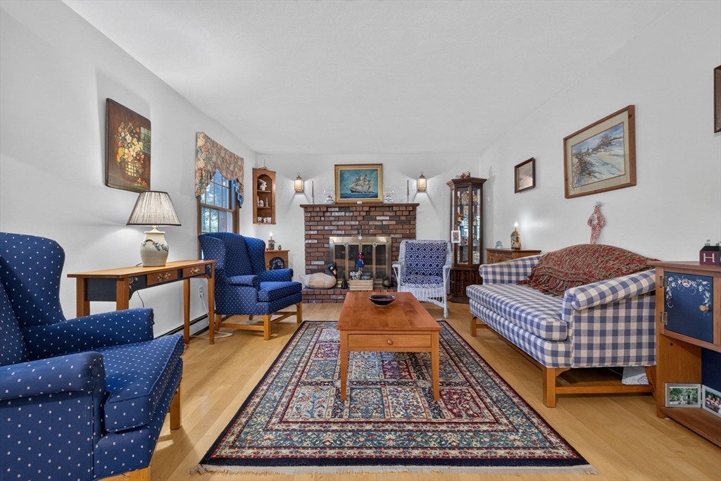 9 Spruce Rd