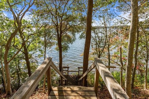 96 Pimlico Pond Mashpee MA 02649