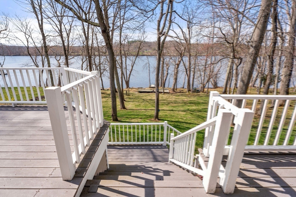 16 Merrimack River Rd