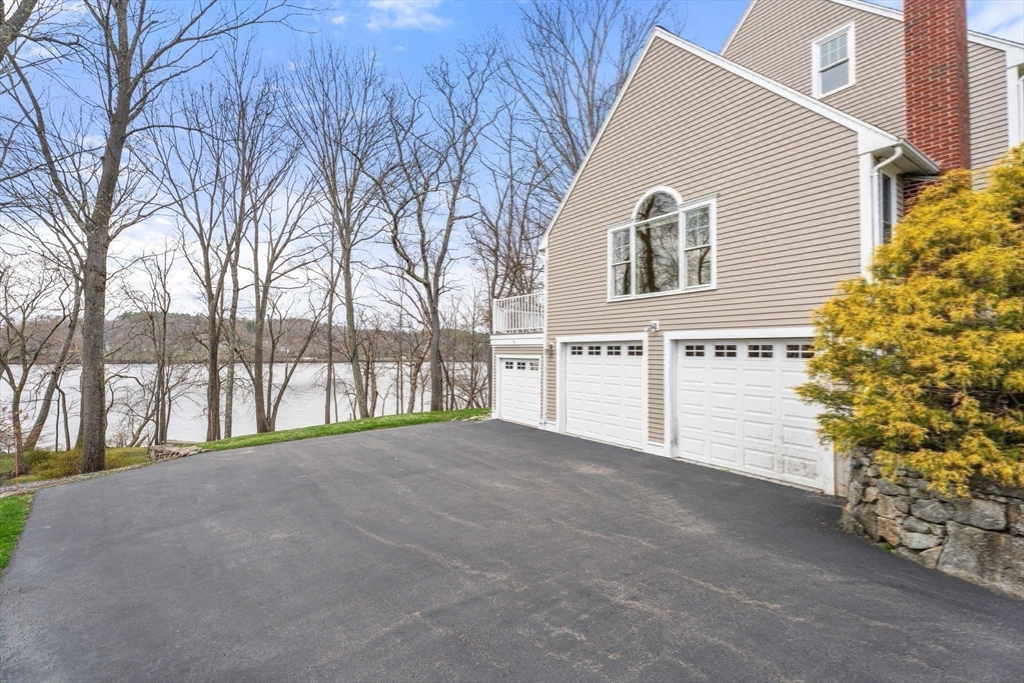 16 Merrimack River Rd