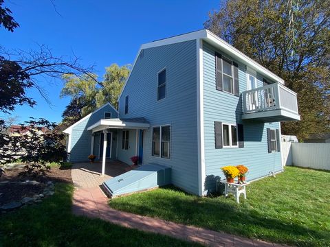 1 Warren Salisbury MA 01952