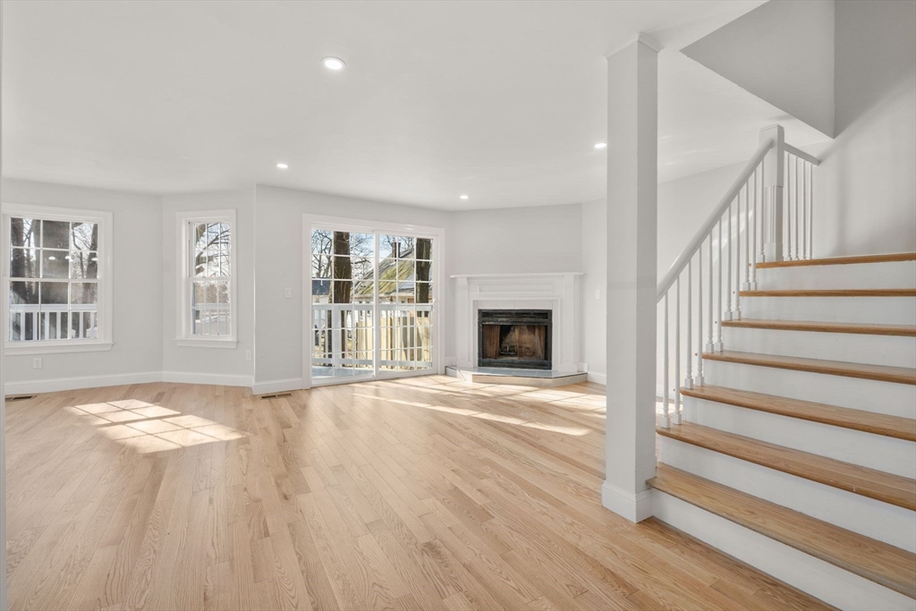 4 Midgley Ln