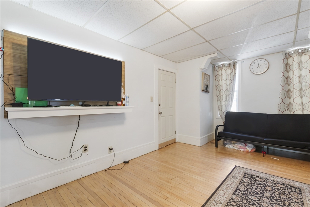 38 Howard Sq
