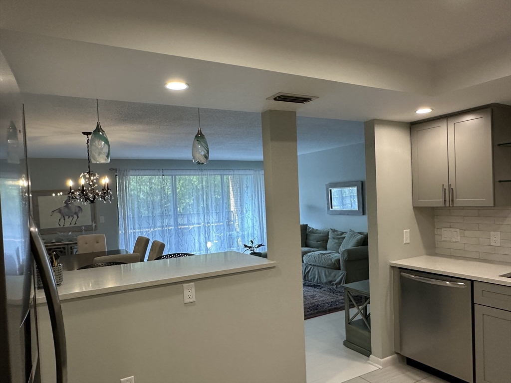 406 Paradise Rd 2P