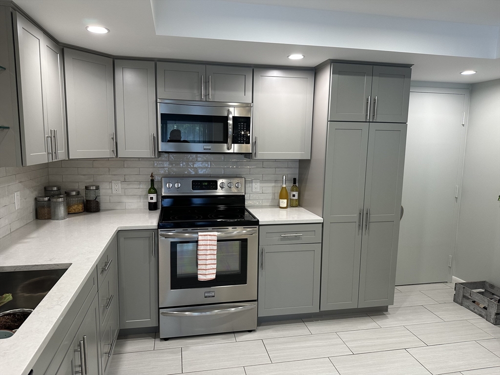 406 Paradise Rd 2P