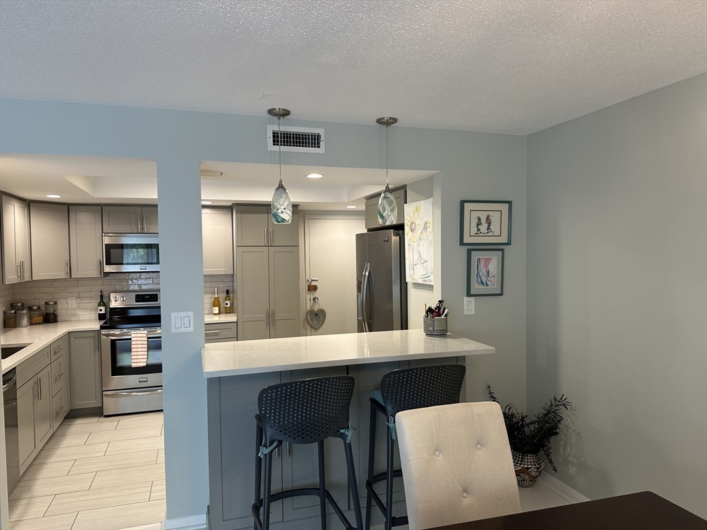 406 Paradise Rd 2P