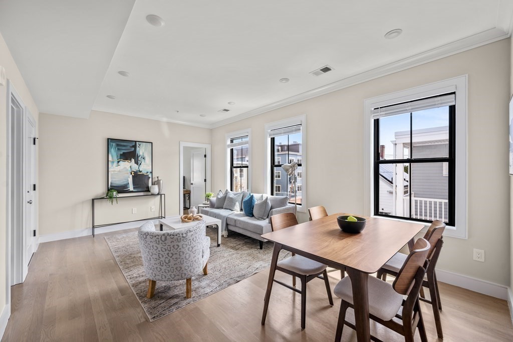 303 Maverick Street 1