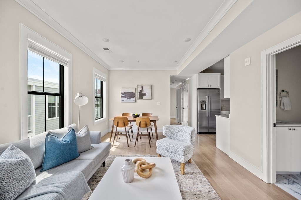 303 Maverick Street 1