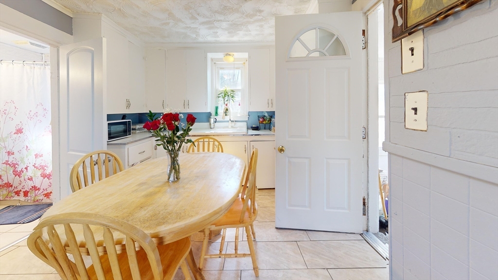29 Dresser St 1A