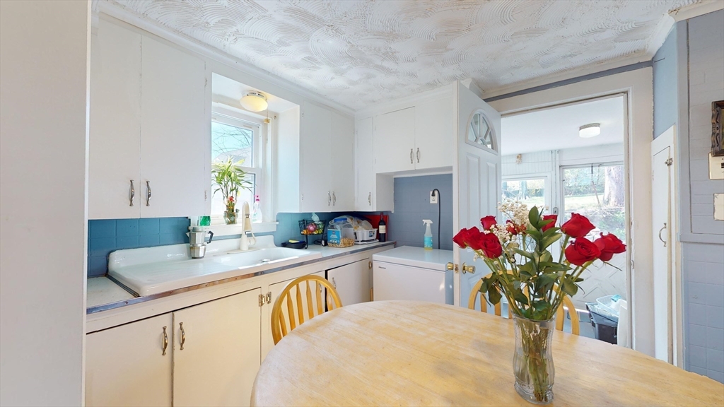 29 Dresser St 1A