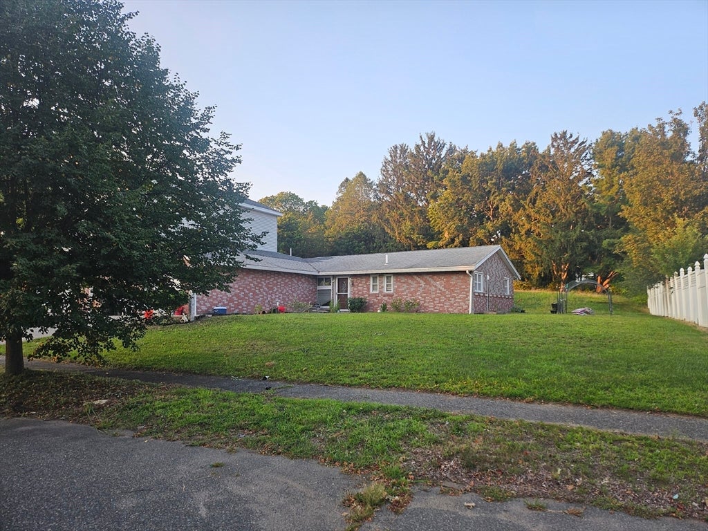 7 Lisa Rd