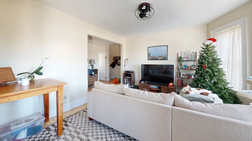 1161 Commonwealth Ave 8