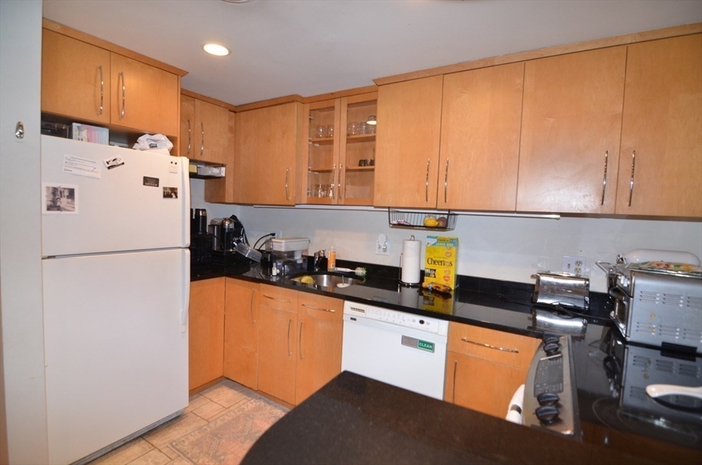 Click for 683 Massachusetts Ave #1, Boston, MA slideshow