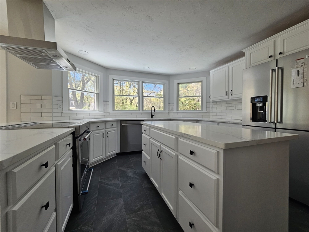 2 Sea Pines Ln