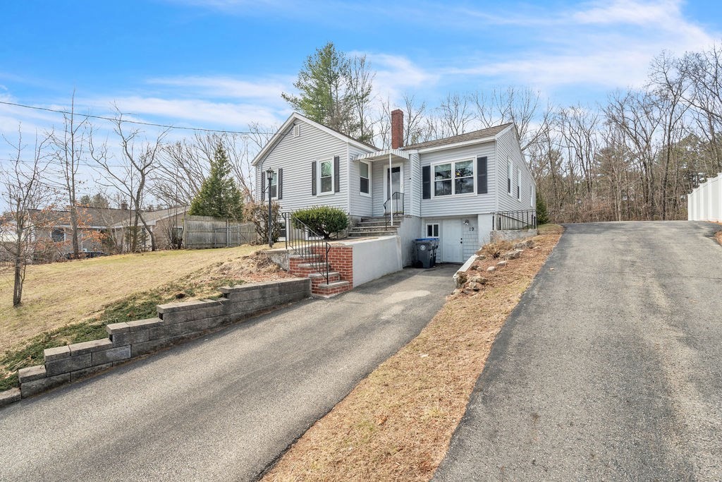 19 Elane AVE, Methuen, MA Photo #13