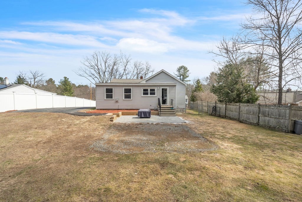 19 Elane AVE, Methuen, MA Photo #7