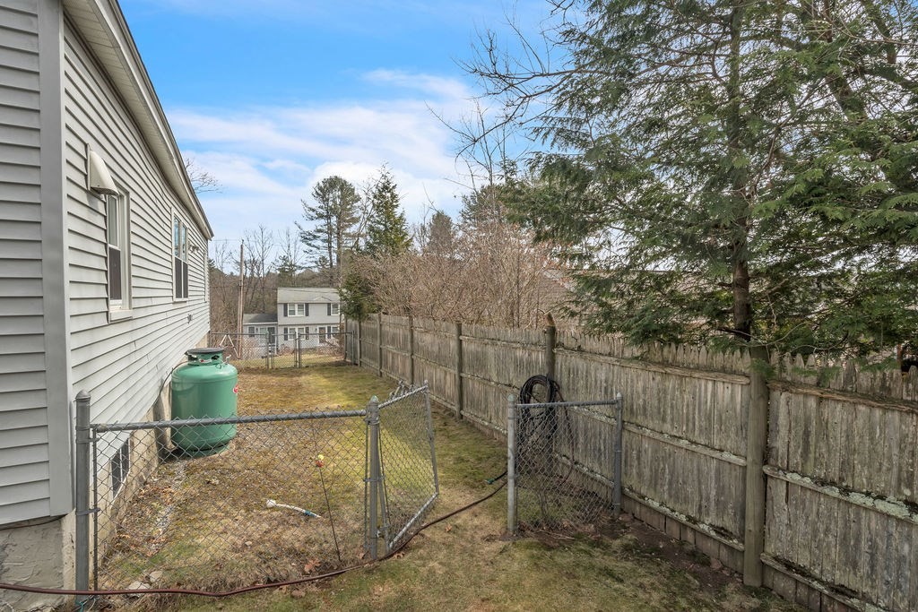 19 Elane AVE, Methuen, MA Photo #10