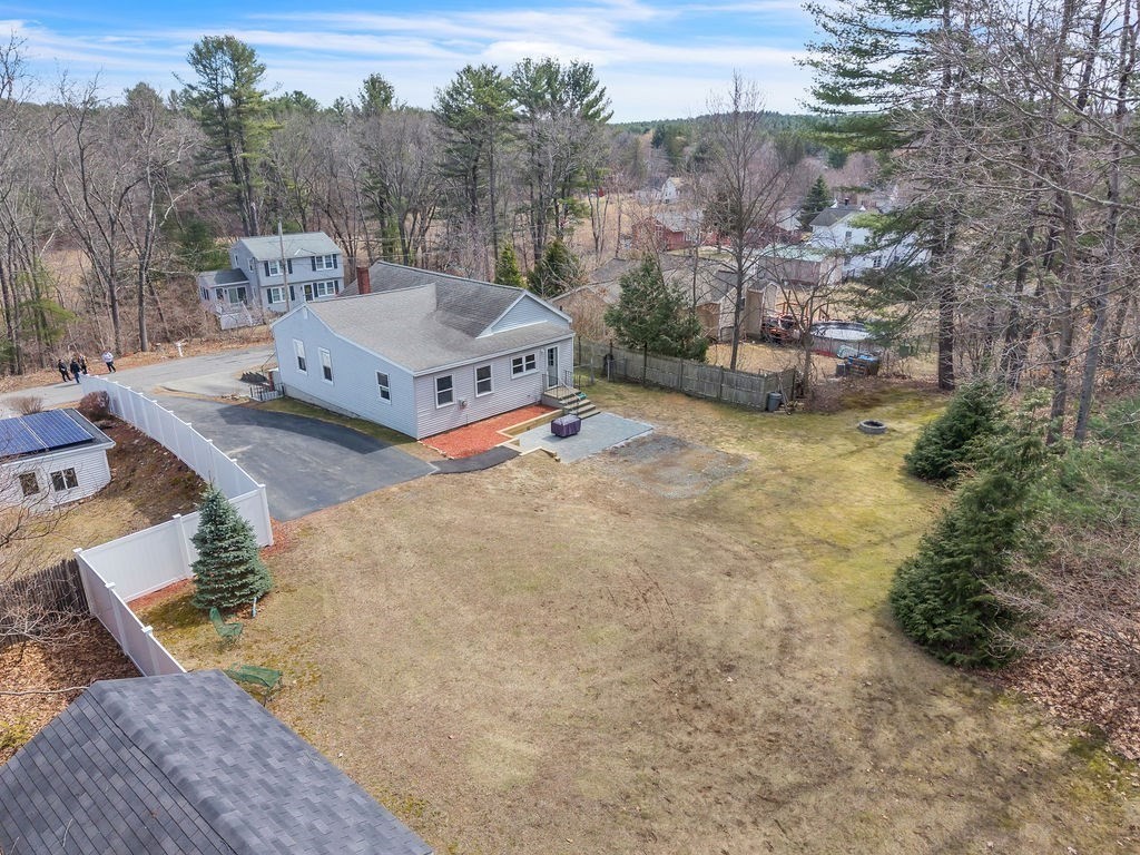 19 Elane AVE, Methuen, MA Photo #4