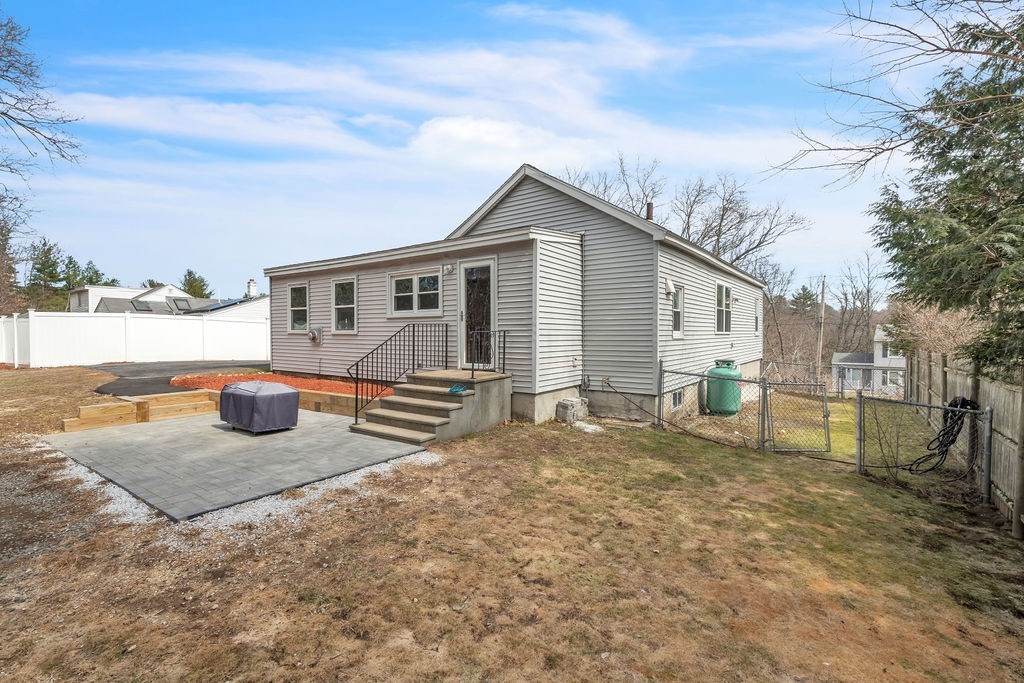 19 Elane AVE, Methuen, MA Photo #9