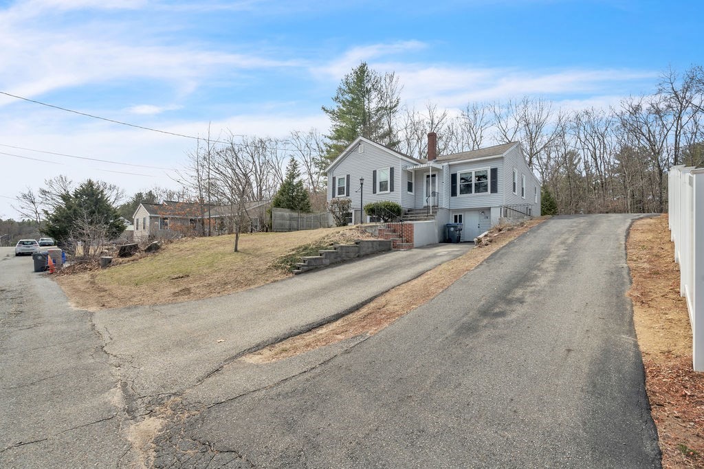19 Elane AVE, Methuen, MA Photo #12