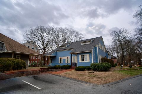 Photo of 4 Strathmore Shire Dr #B, Uxbridge, MA 01569 (MLS # 73461465)