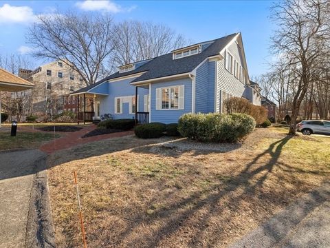 4 Strathmore Shire Dr B Uxbridge MA 01569