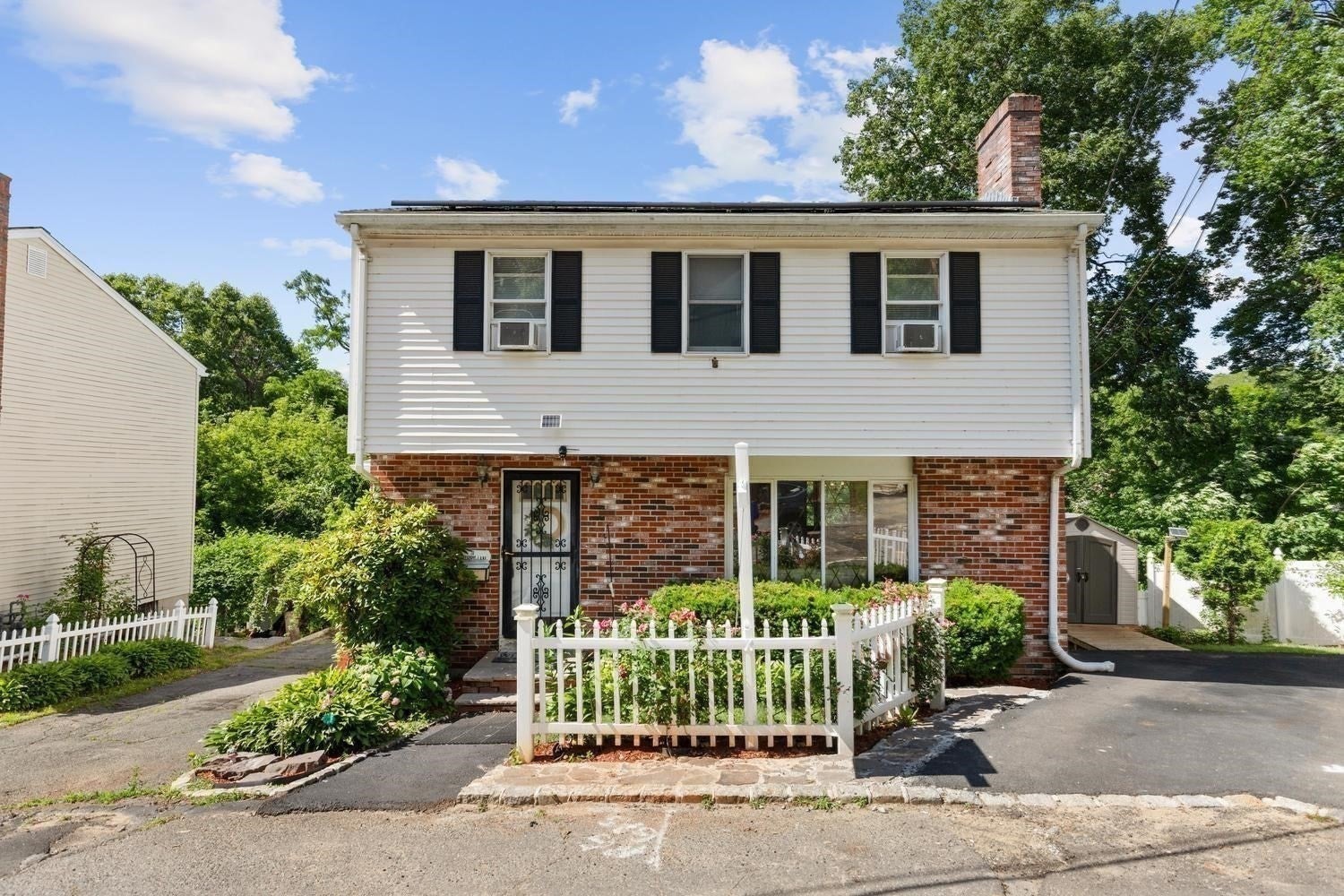 70 Crescent Lane