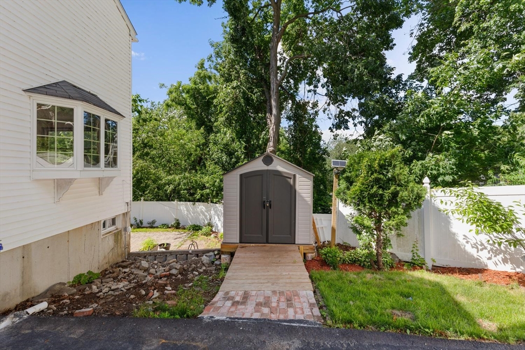 70 Crescent Lane