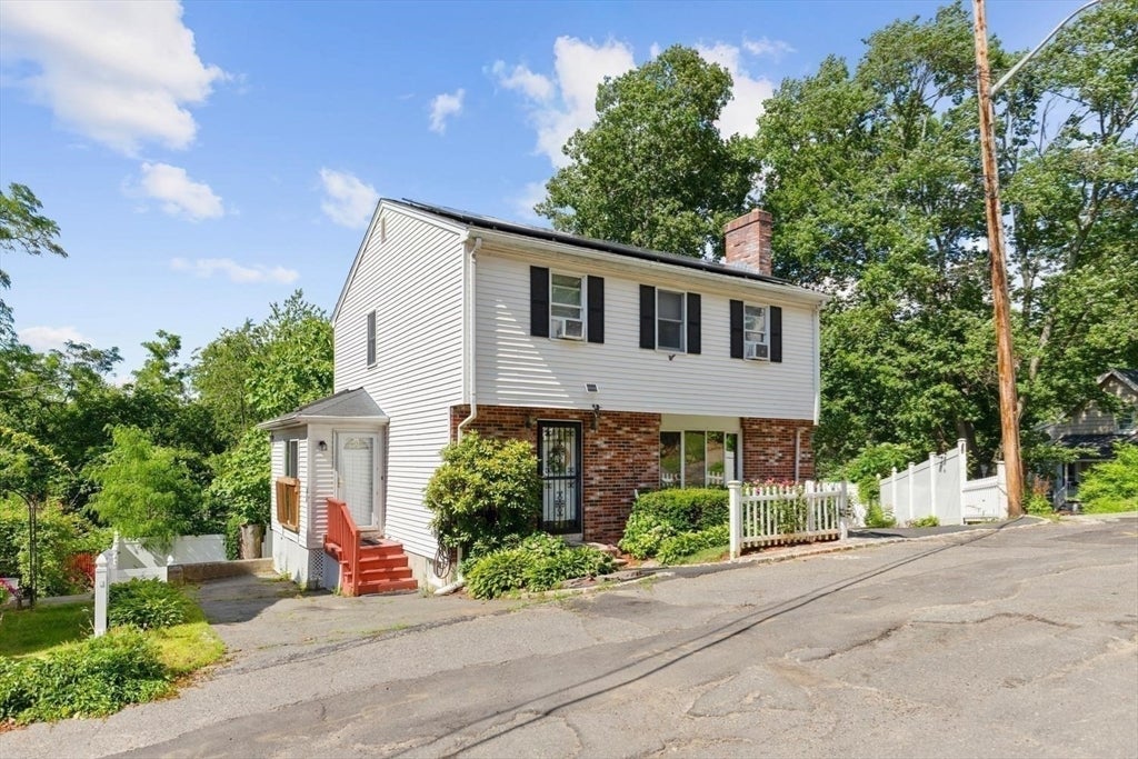 70 Crescent Lane