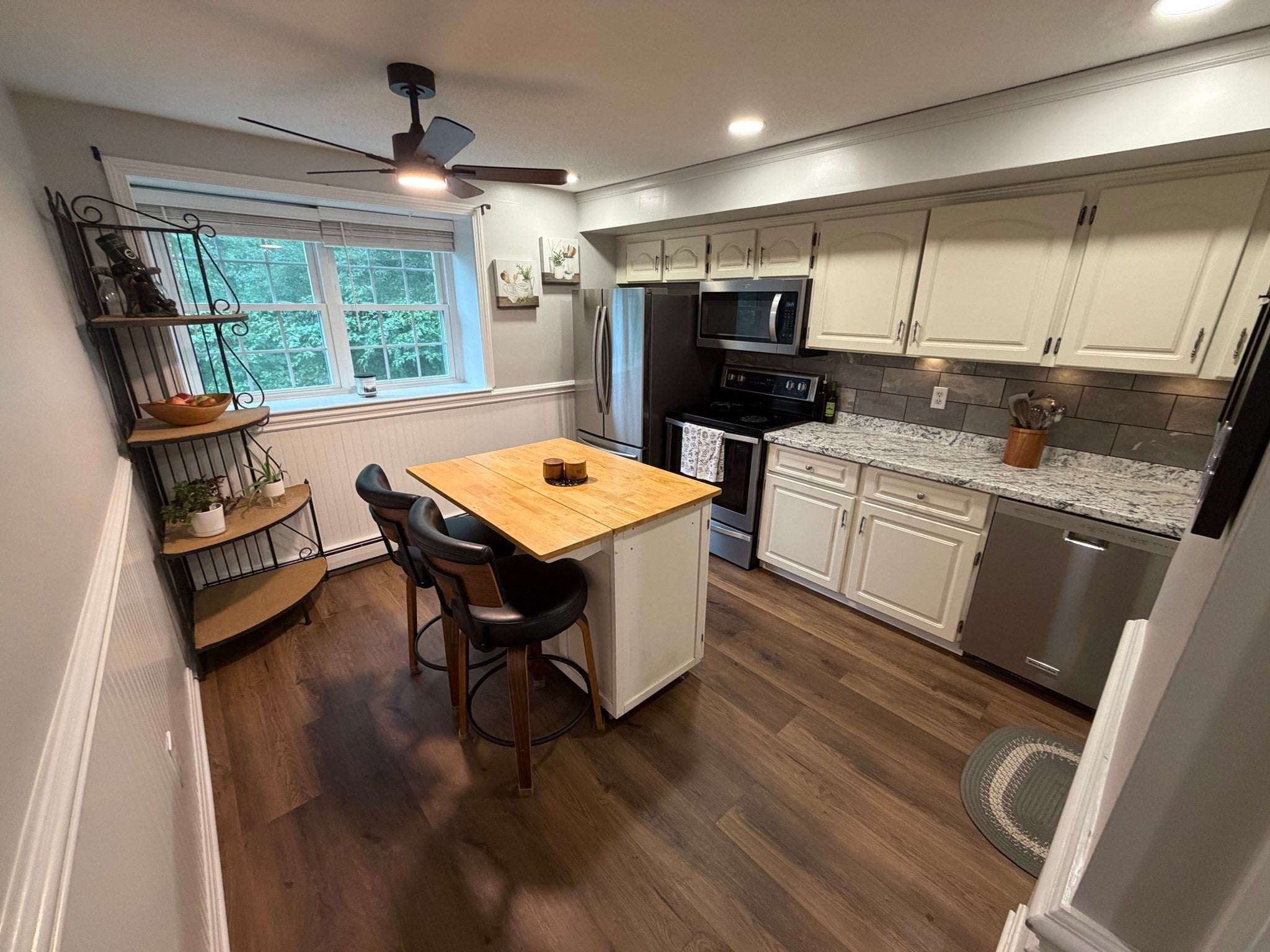 Photo of 19 Chapel Hill Dr, Plymouth, MA