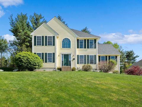 Photo of 28 Bradford Circle, Hudson, NH 03051 (MLS # 73520305)