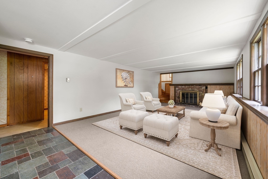 4 Freeman Rd