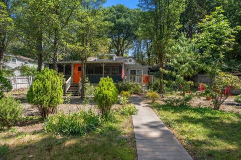 7 Victoria Ave Rutland MA 01543
