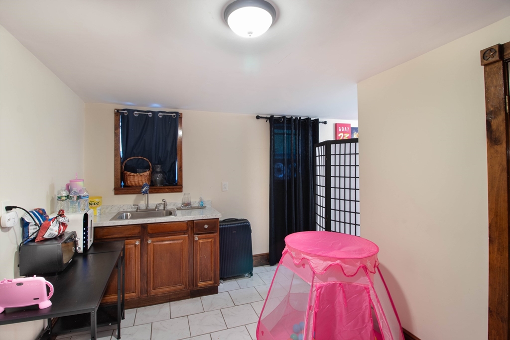 19 Glenwood St, Brockton, MA Photo #25