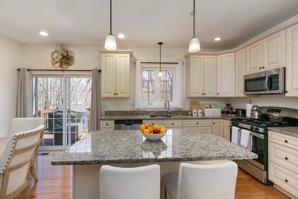 Haverhill, Massachusetts 01835, United States, 3 Bedrooms Bedrooms, ,3 BathroomsBathrooms,Residential,Active,118725