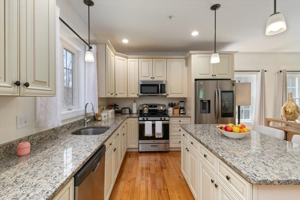 Haverhill, Massachusetts 01835, United States, 3 Bedrooms Bedrooms, ,3 BathroomsBathrooms,Residential,Active,118725