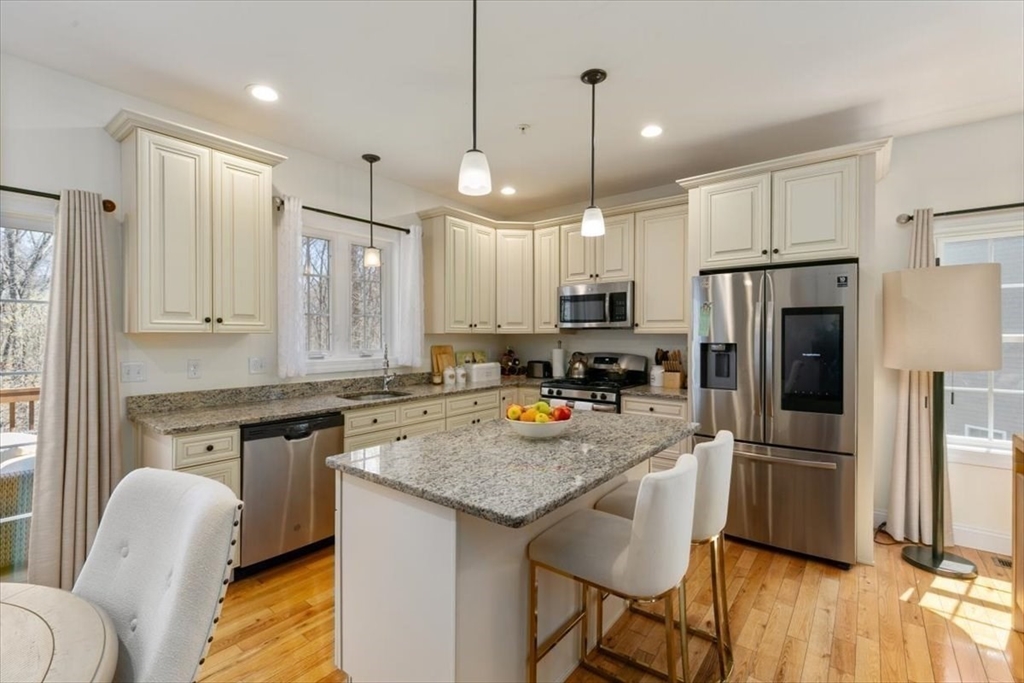 Haverhill, Massachusetts 01835, United States, 3 Bedrooms Bedrooms, ,3 BathroomsBathrooms,Residential,Active,118725