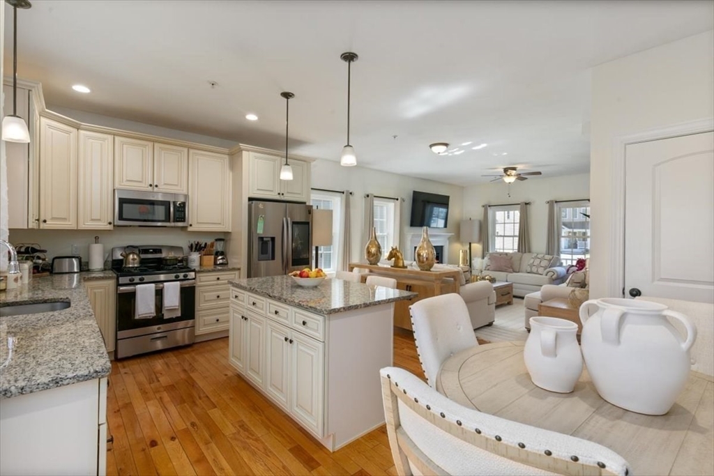 Haverhill, Massachusetts 01835, United States, 3 Bedrooms Bedrooms, ,3 BathroomsBathrooms,Residential,Active,118725