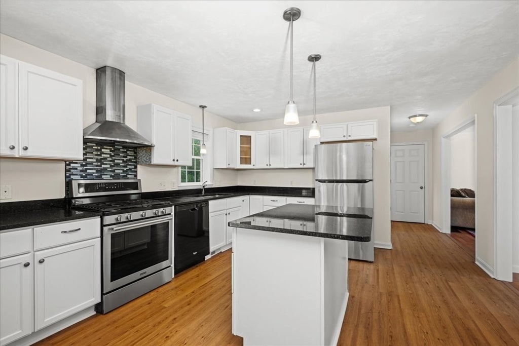 3 Moore Dr, Millbury, MA Photo #9