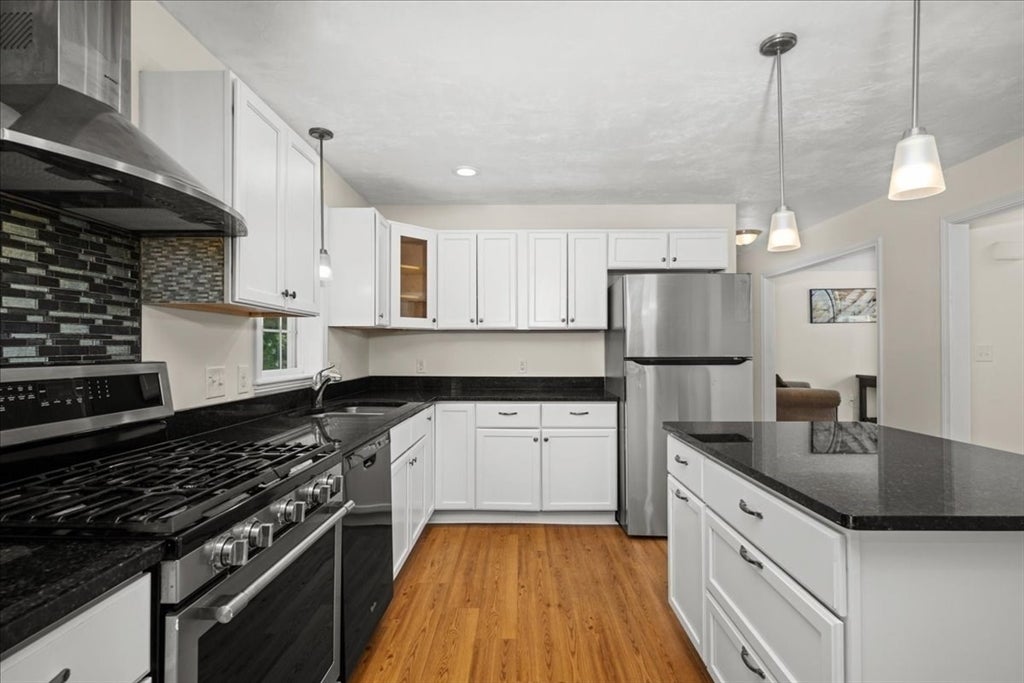 3 Moore Dr, Millbury, MA Photo #10
