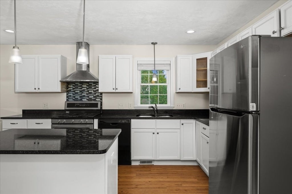 3 Moore Dr, Millbury, MA Photo #7