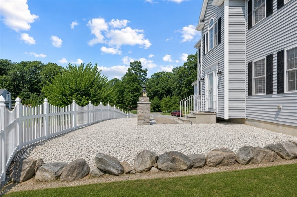 3 Moore Dr, Millbury, MA Photo #2