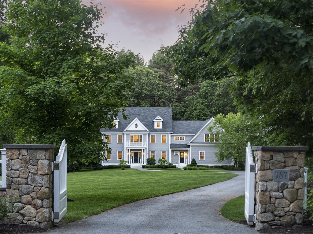 987 Lowell Rd