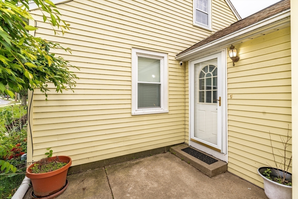 276 Oak St