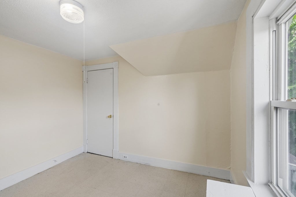 59 Waverly St #2nd, Springfield, MA Photo #10
